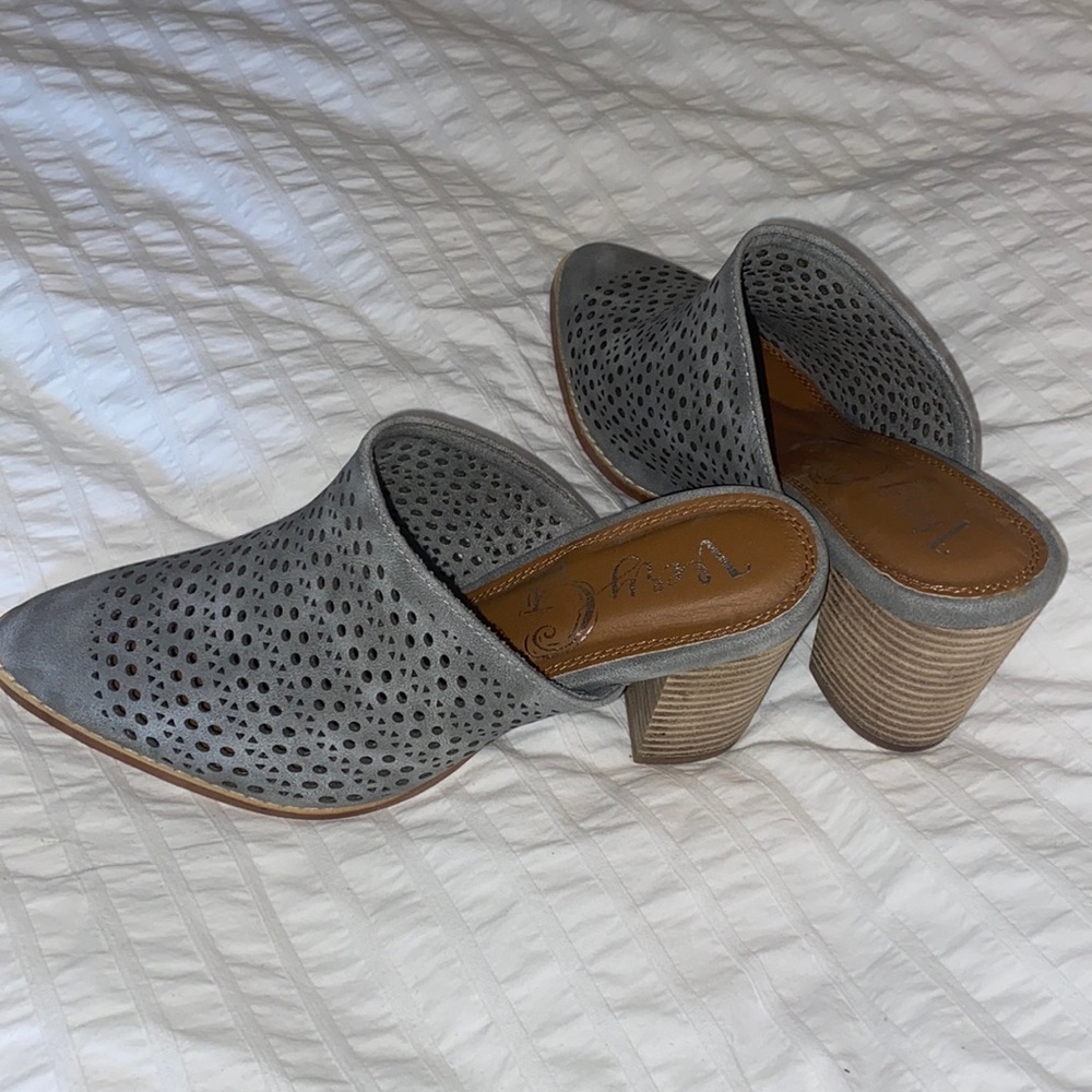 Perforated heeled sandal